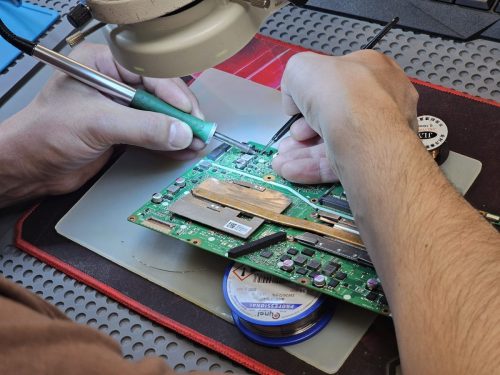 ASUS emaplaadi parandus ja t&auml;ppisjootmine mikroskoobi all Tallinn arvutiabi-esoft